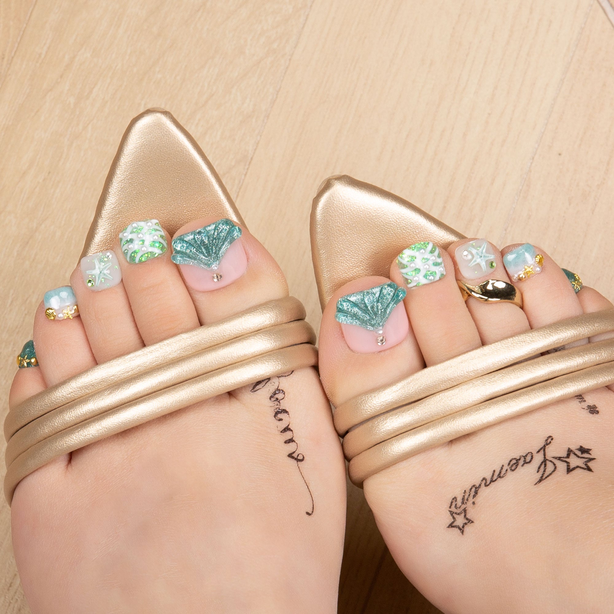 Surfing Girls Blue T119 Toe Nails- 20Pcs Free Size