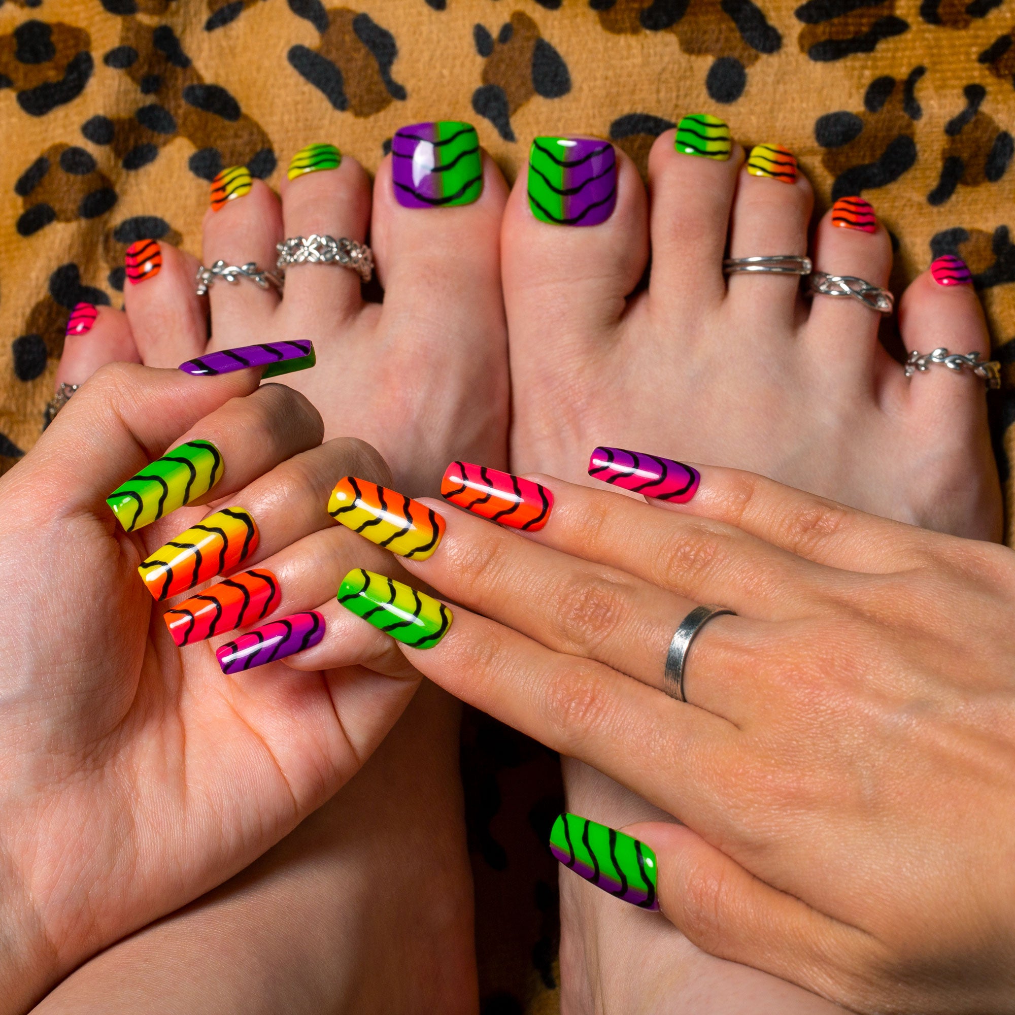 Neon Scales Combo Set Handmade Nails H517+T517