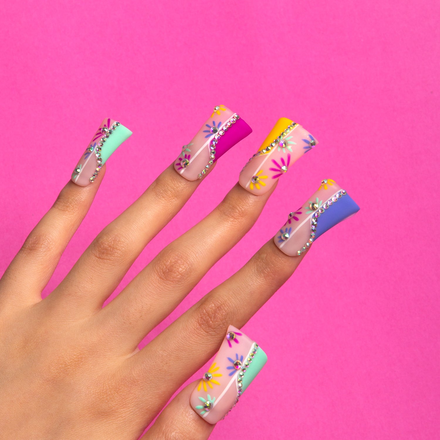 Wild Bloom Press-On Nails are a beautiful, natural-looking set of daisy-adorned nails in a variety of colors.