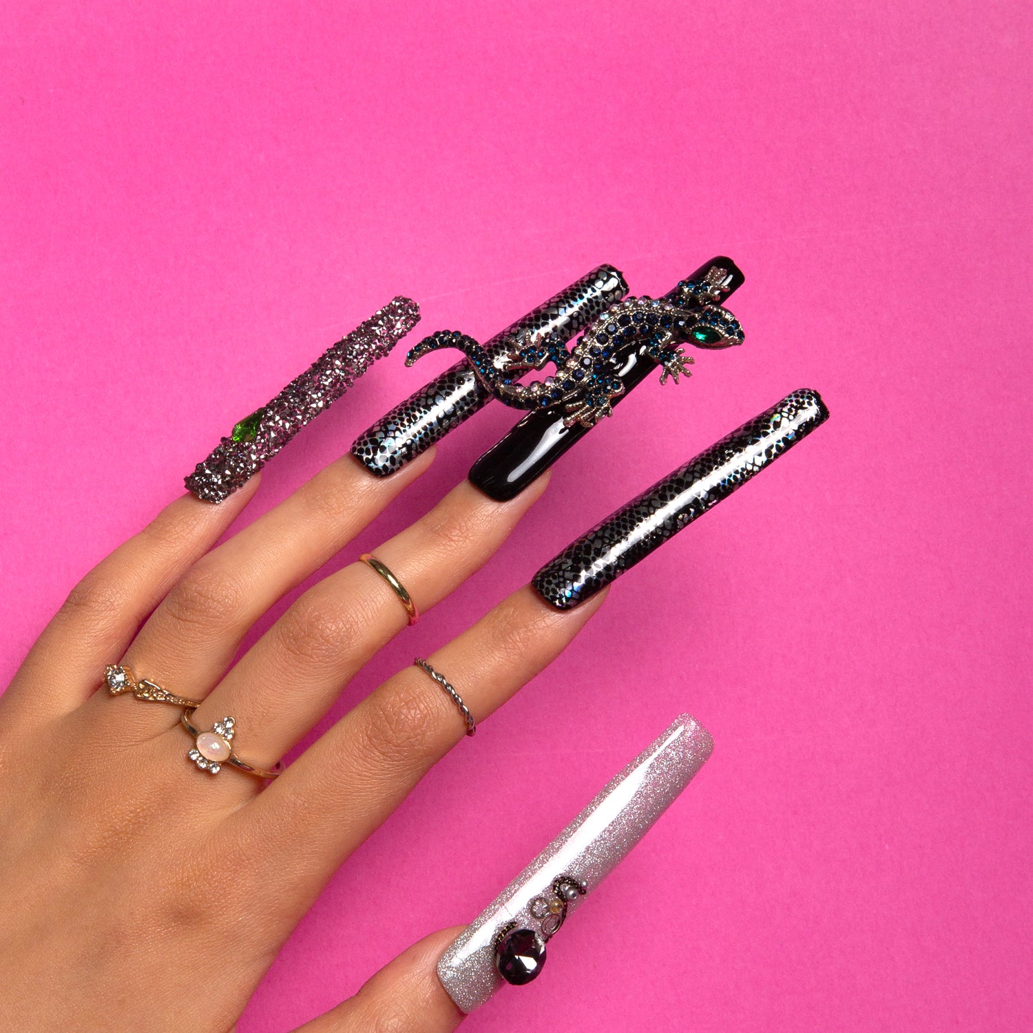 Mr Gecko Noir Press On Nails - Black & Gecko Design