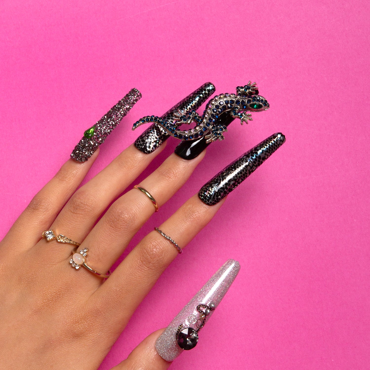 Gecko Noir Press On Nails - Black with Gecko Design, Acrylic Nails