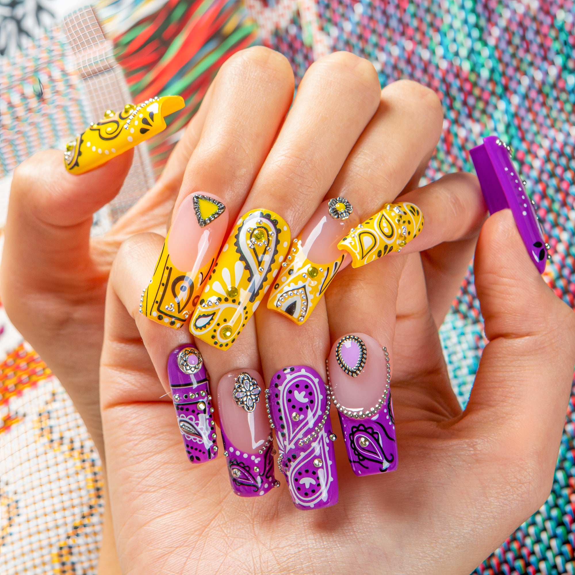 Paisley Rhapsody Handmade Nails H673