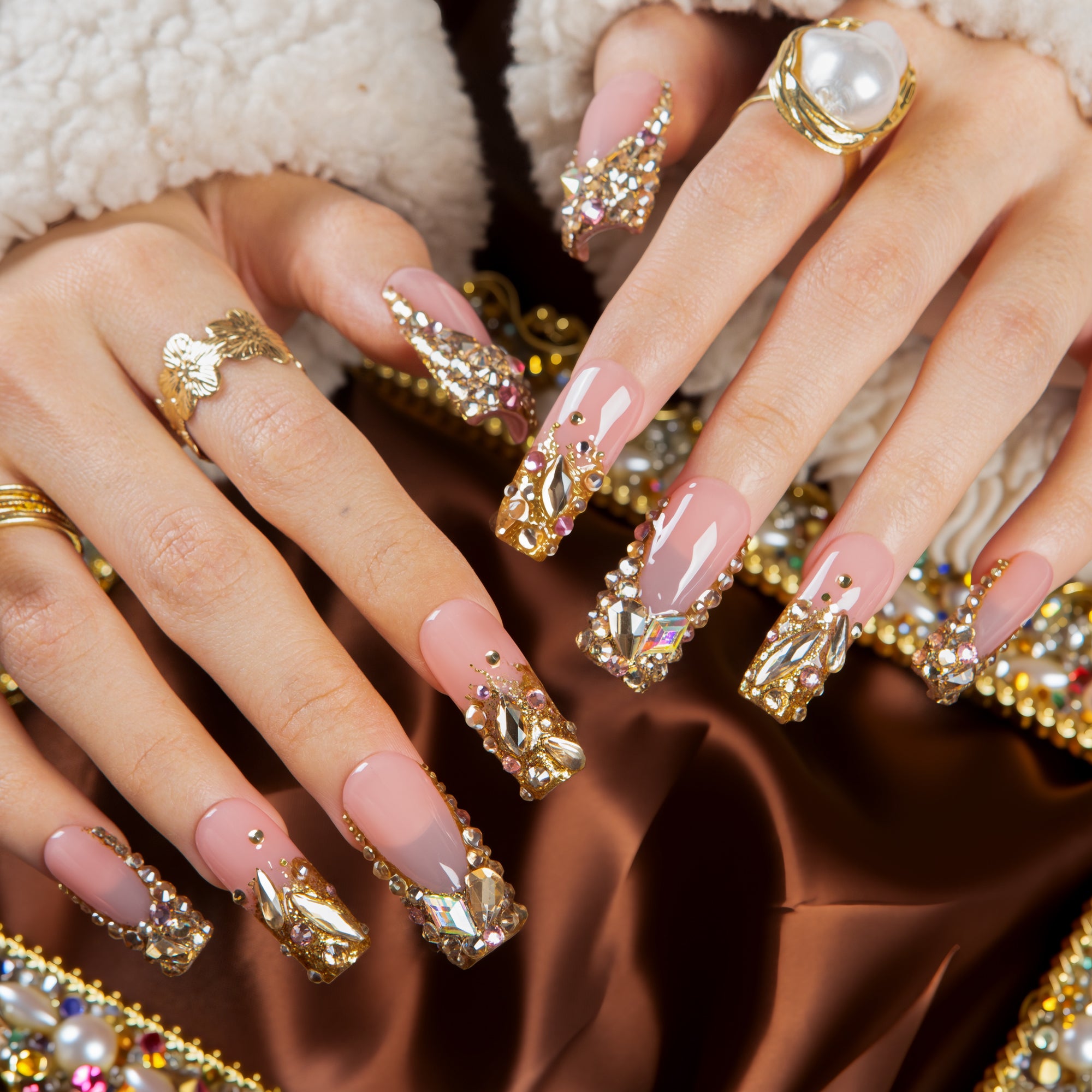 Golden Aura Handmade Nails H682