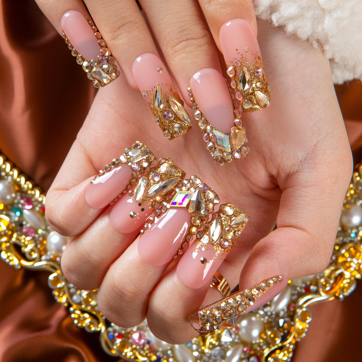 Golden Aura Handmade Nails H682