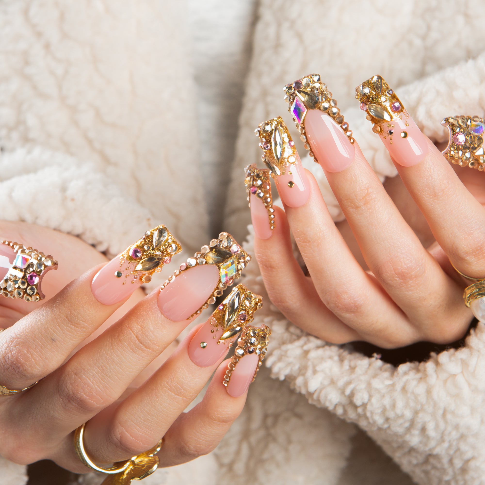 Golden Aura Handmade Nails H682