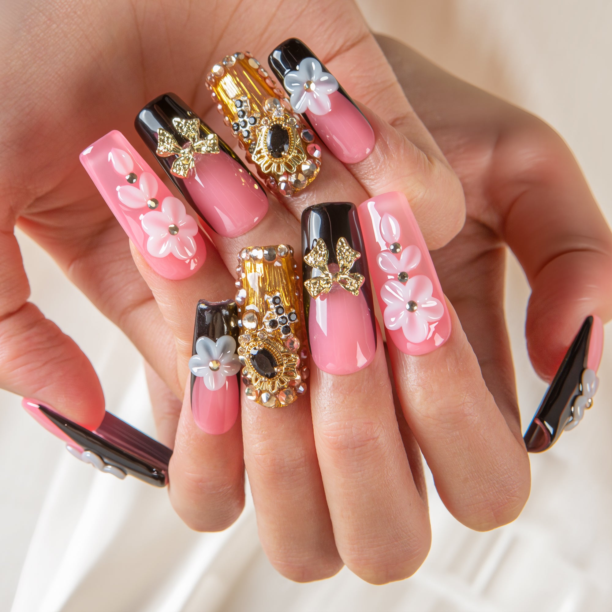 Noir Diva Handmade Nails H685