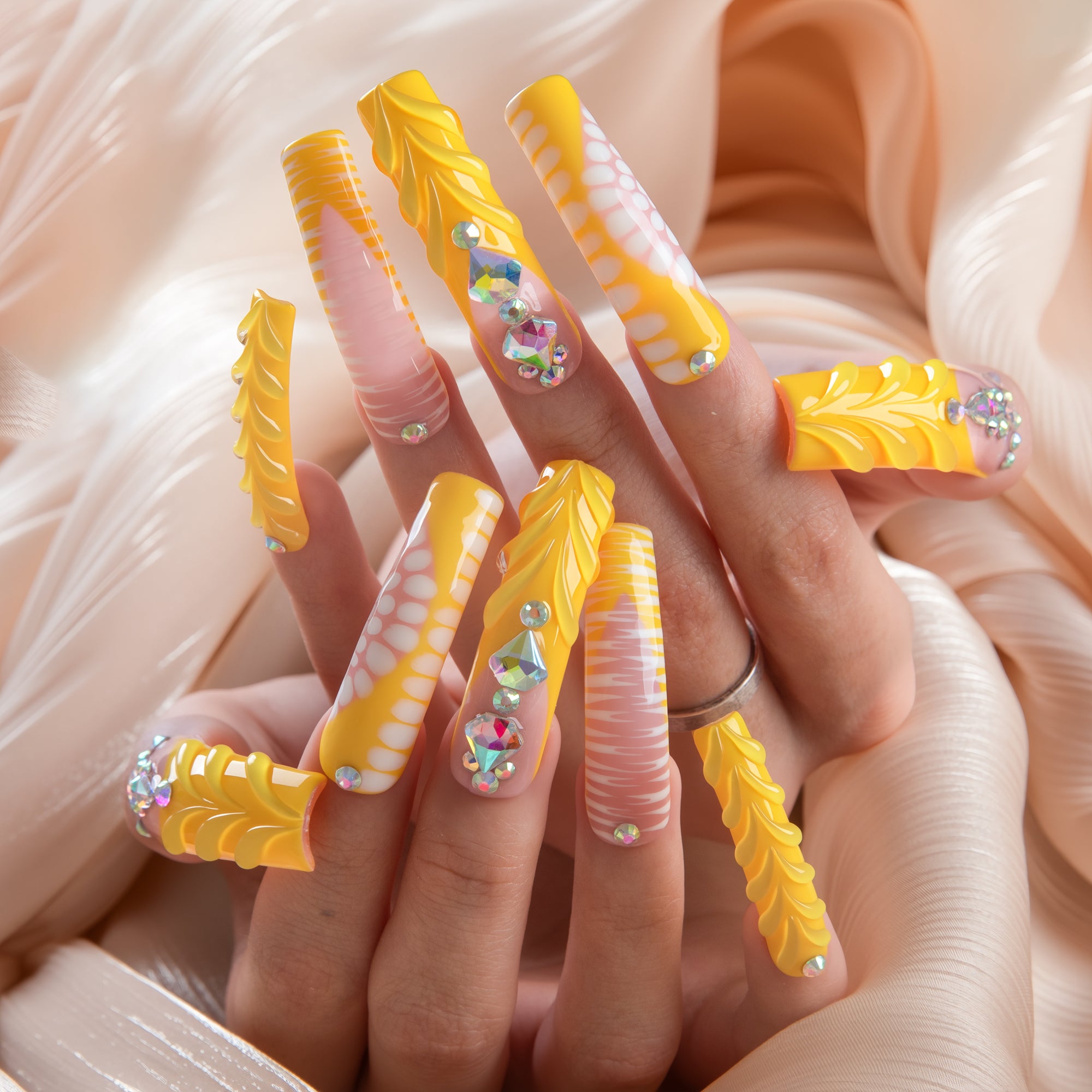Golden Vine Handmade Nails H978