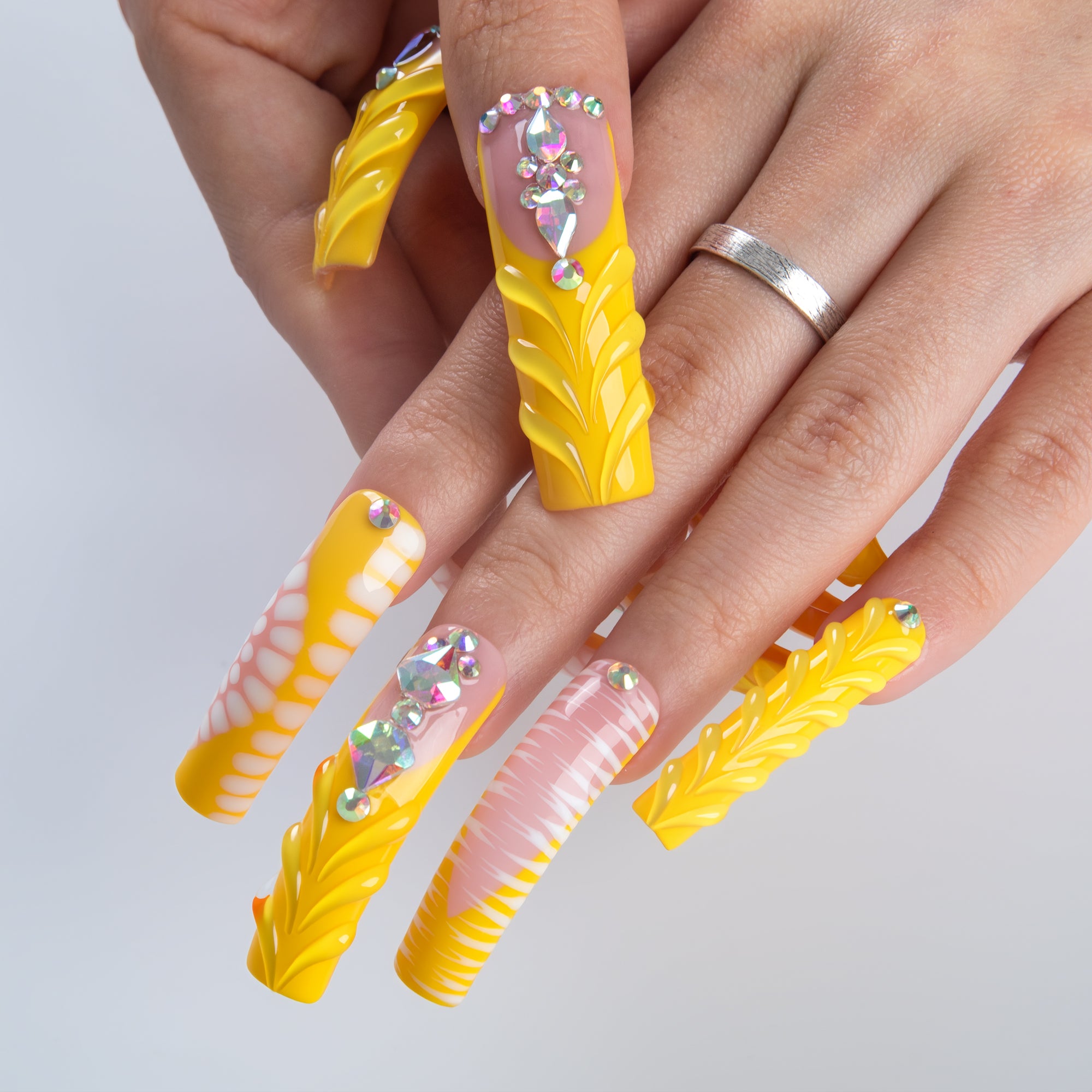 Golden Vine Handmade Nails H978