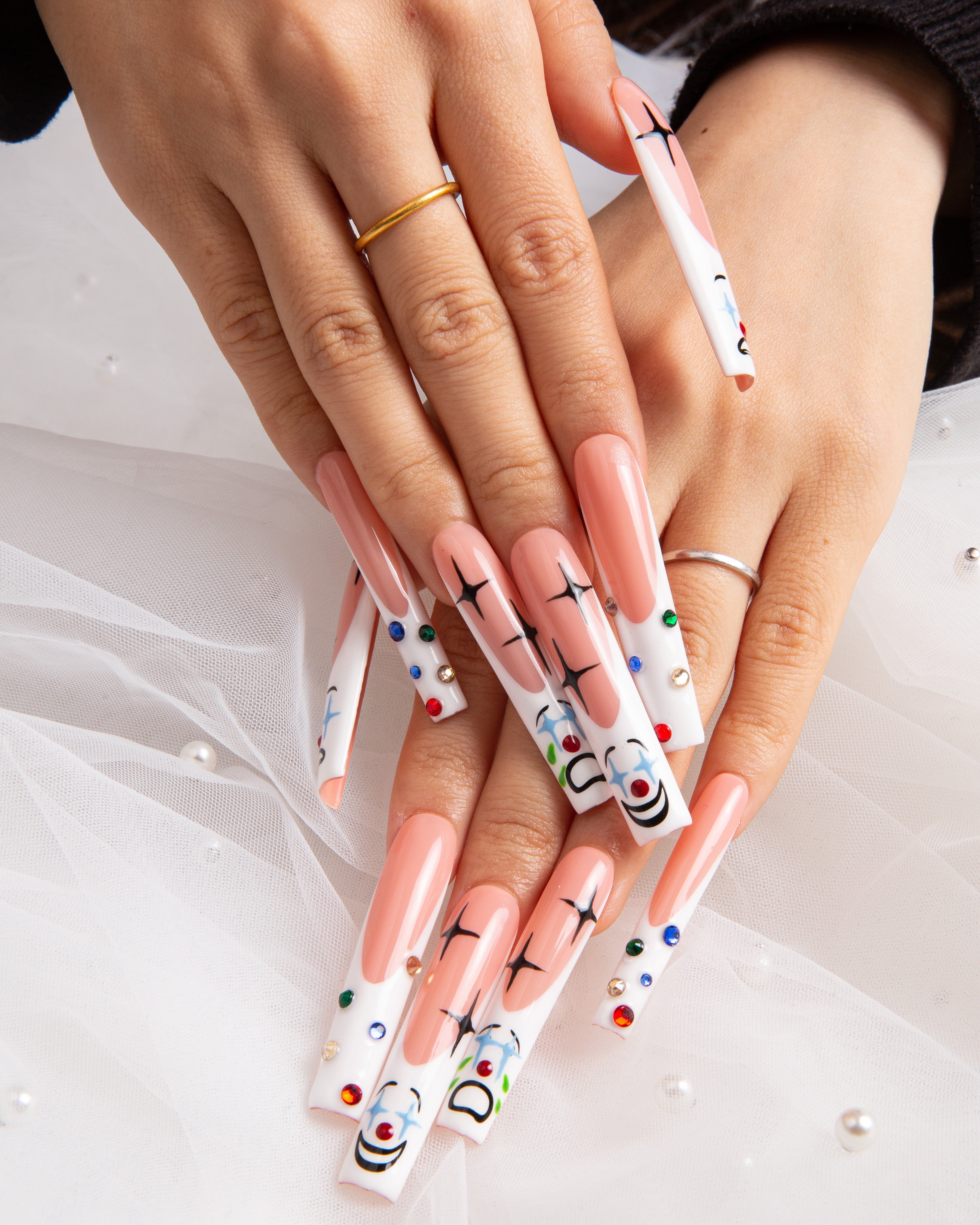 clown press on nails