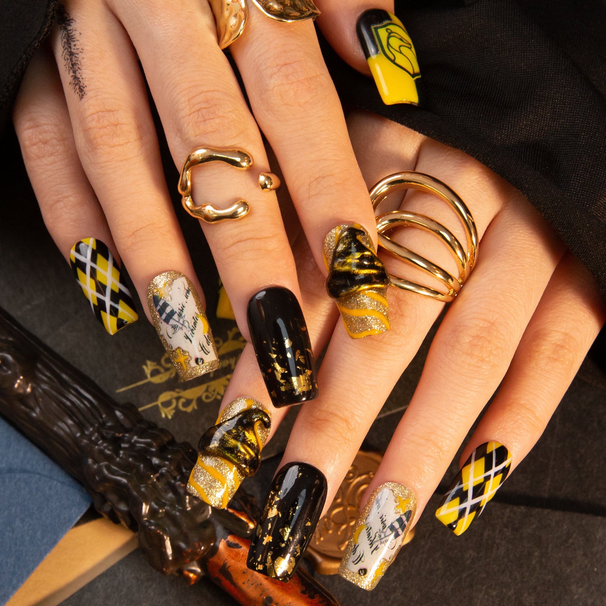 House of Loyalty Handmade Nails H413