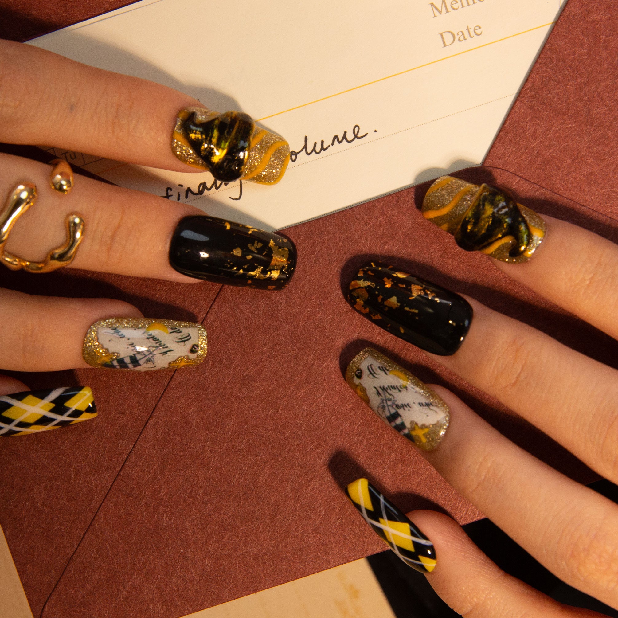 House of Loyalty Handmade Nails H413