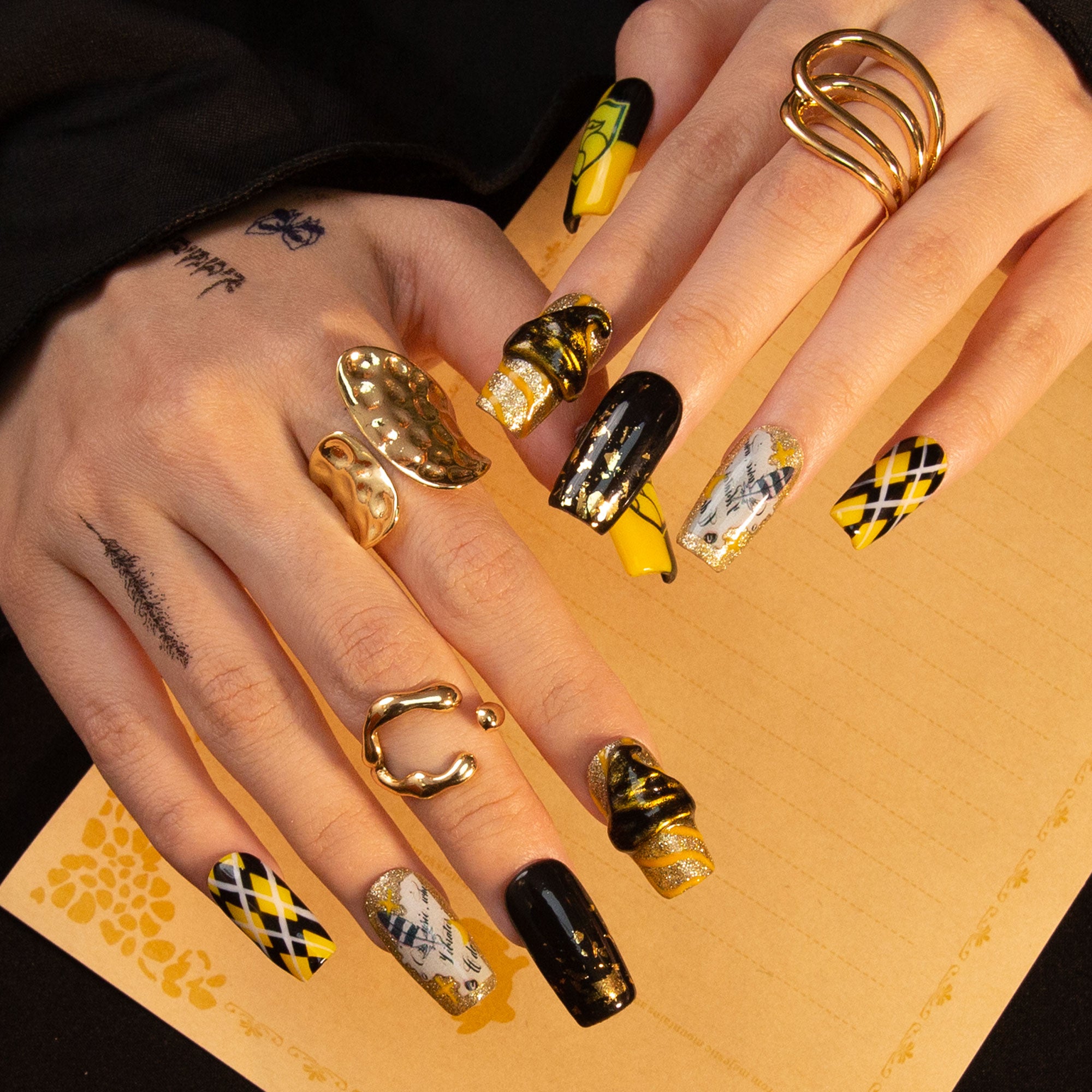 House of Loyalty Handmade Nails H413