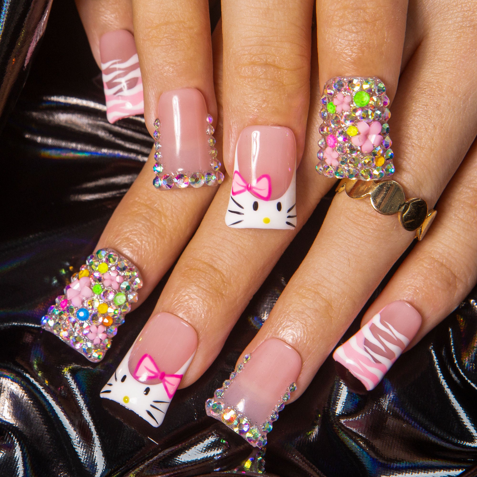 Kiss Me In Kawaii Handmade Nails H577