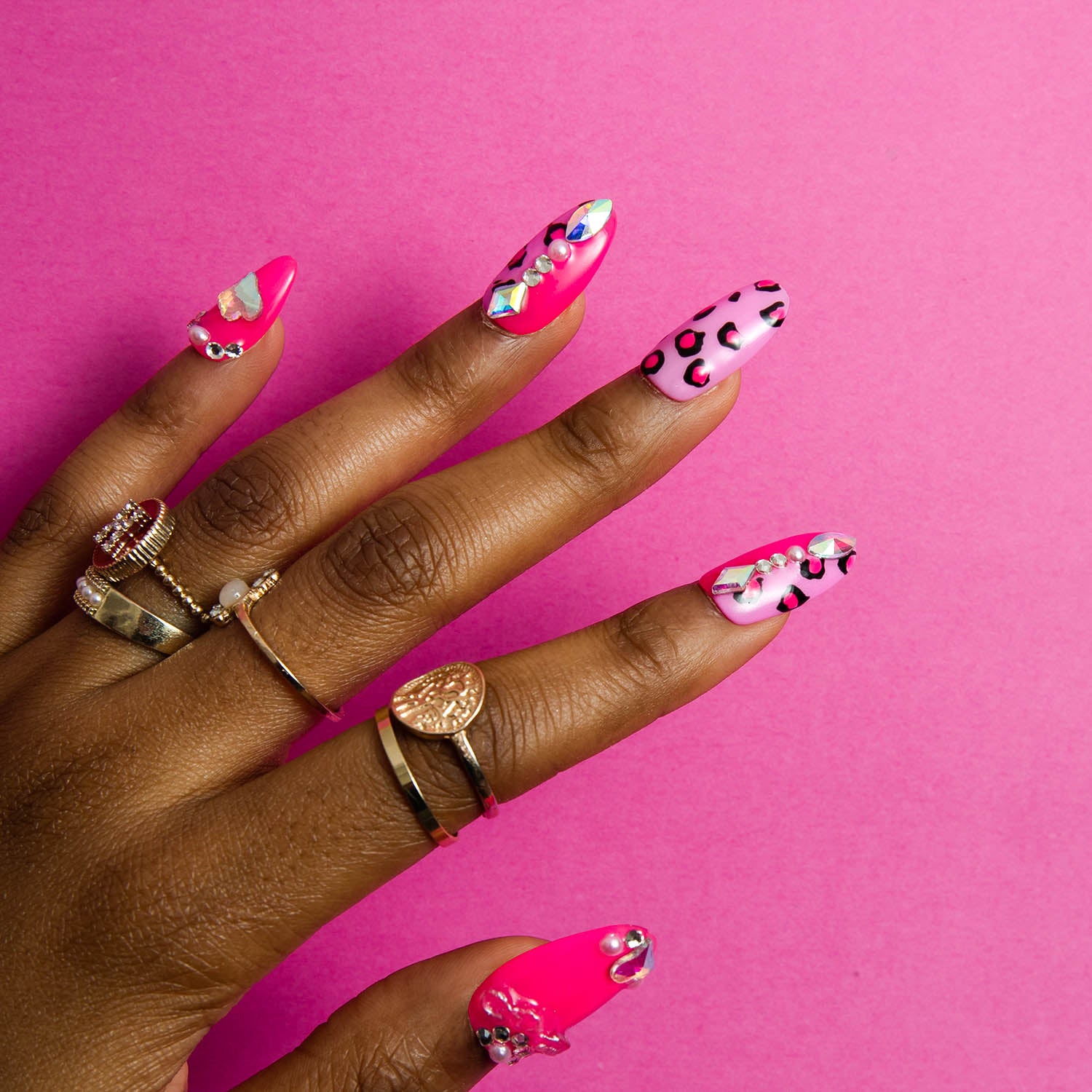 H64 - Pink Leopard - Round