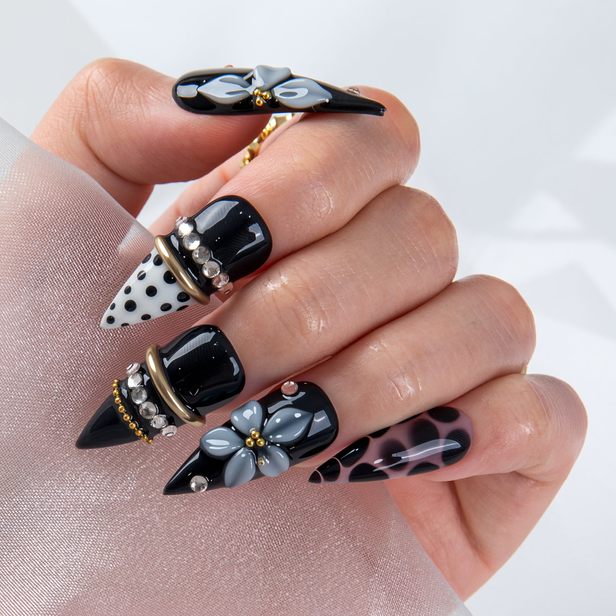 Noir Blossom Handmade Nails H1006
