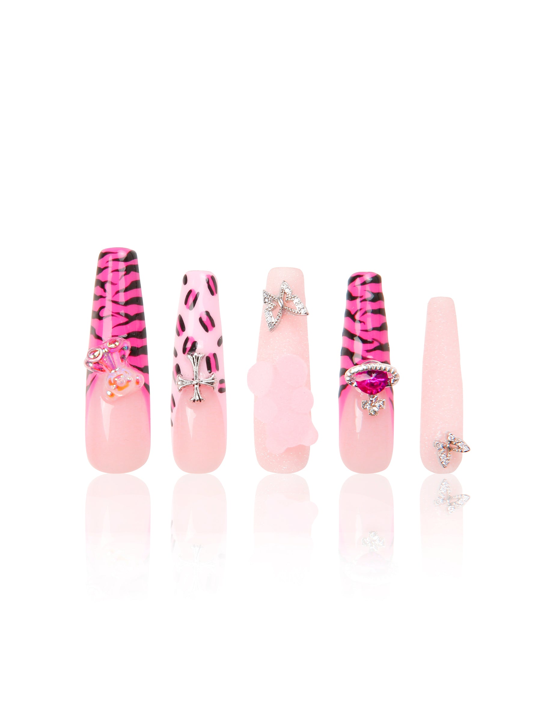 Safari Love press-on nails with hot pink French tips and hand-drawn leopard prints. Additional charms include lips, butterflies, and pink bubbles, perfect for a safari-themed evening.