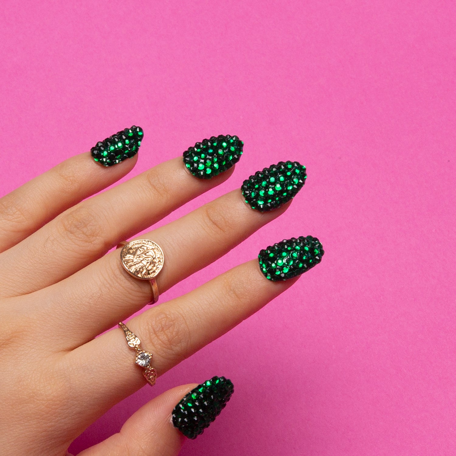 H147 - Classic Green Rhinestone - Round