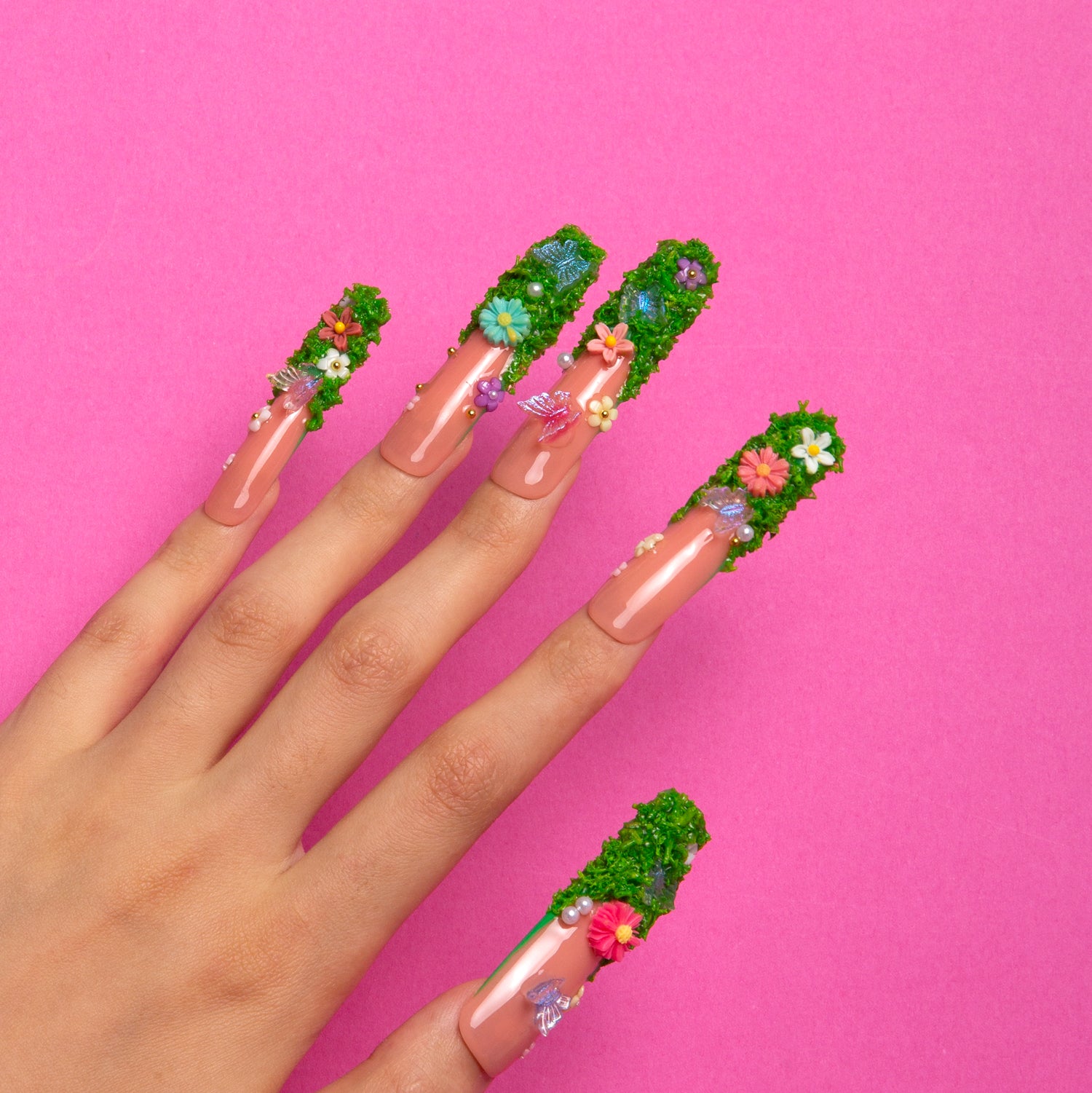 Fairy Garden Press-On Nails let you experience the graceful dance of butterflies on your fingertips.