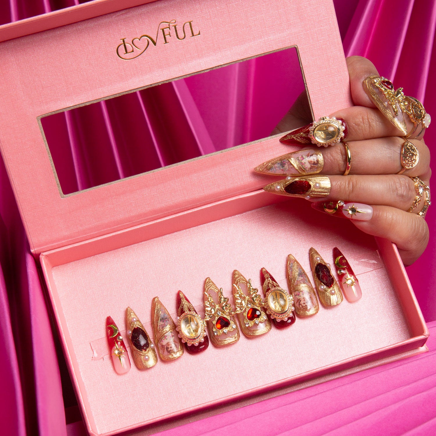 Verona press-on nails add romance and sophistication to any outfit. The set contains 10 different styles of nails.