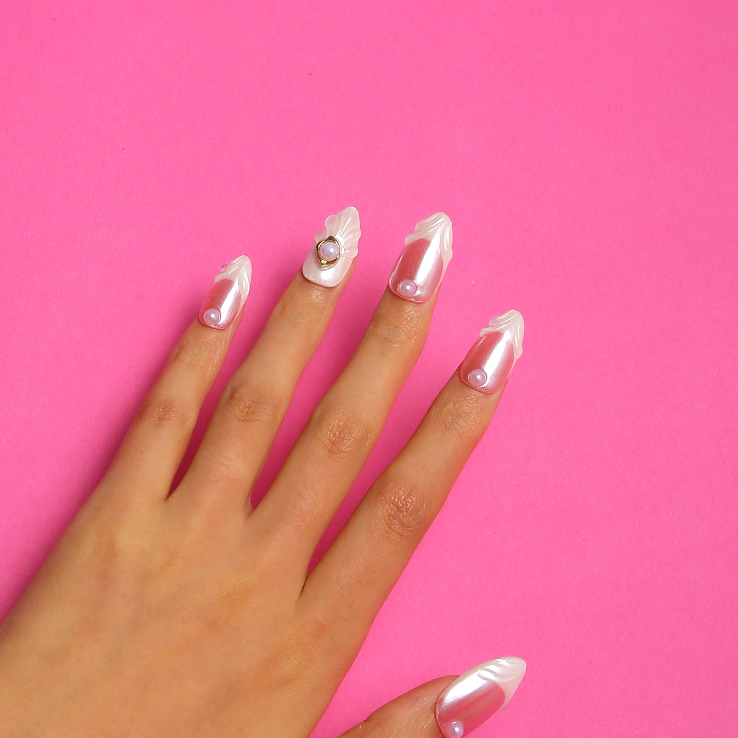 The White Handmade Almond Nails H306