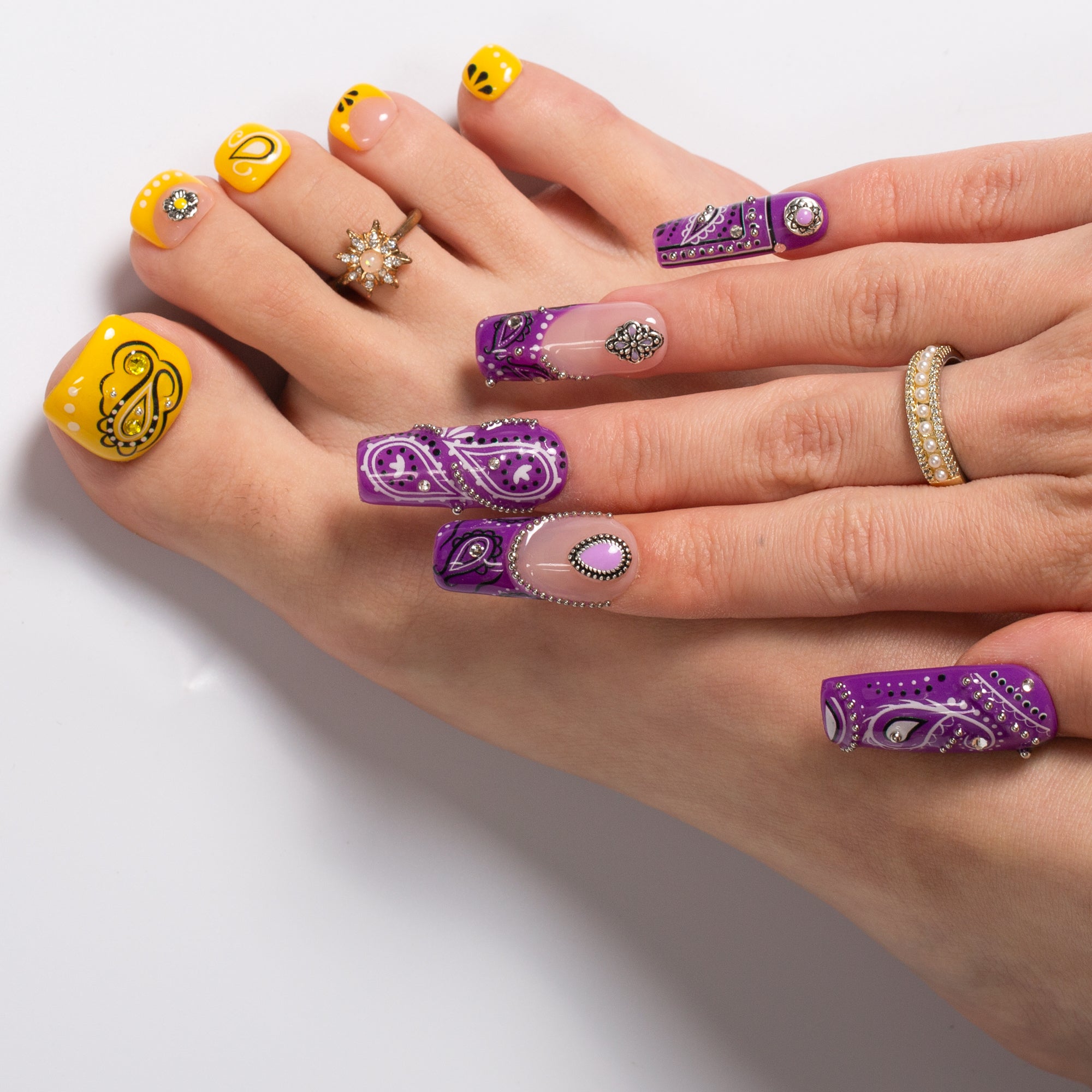 Paisley Rhapsody Combo Set Handmade Nails H673+T673