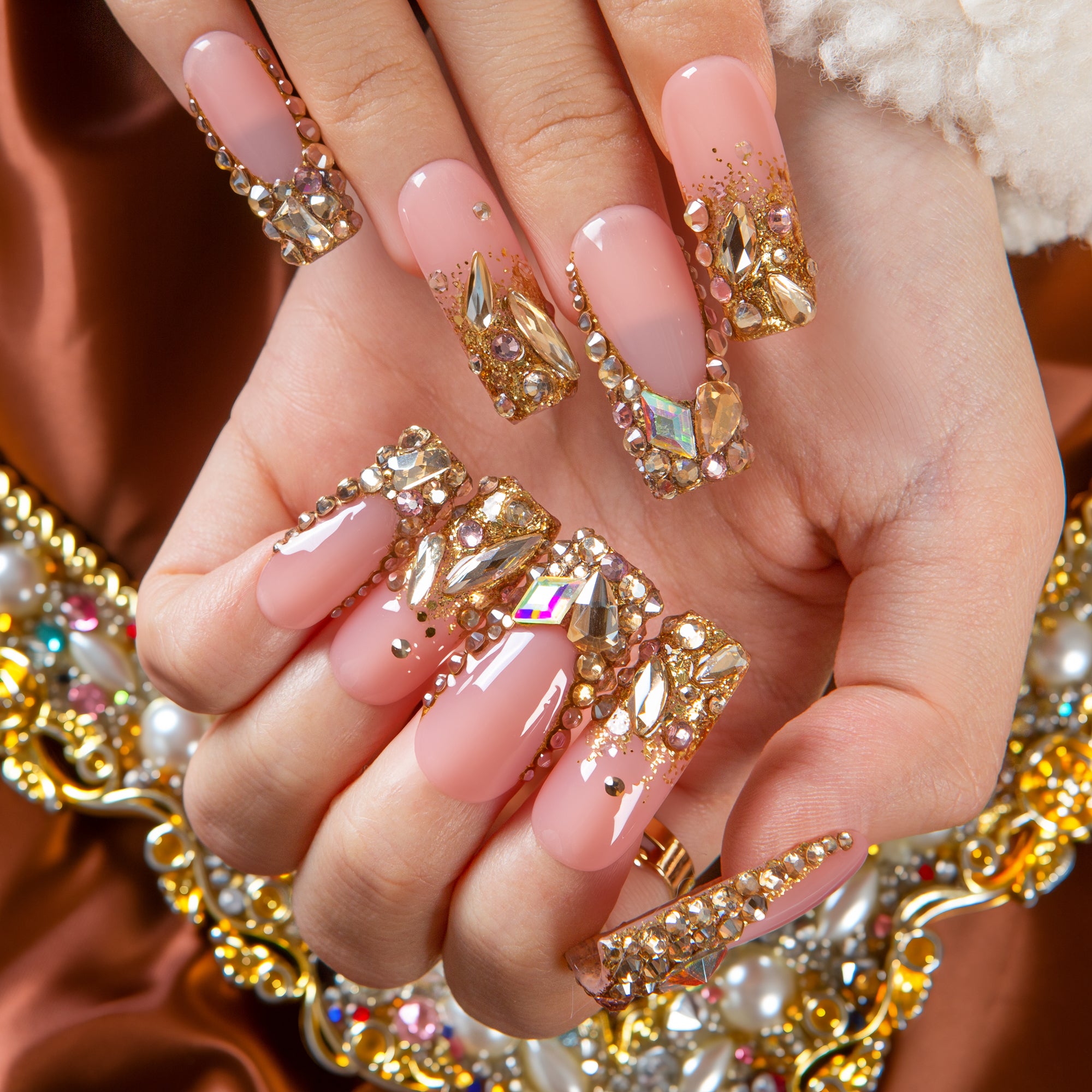 Golden Aura Handmade Nails H682