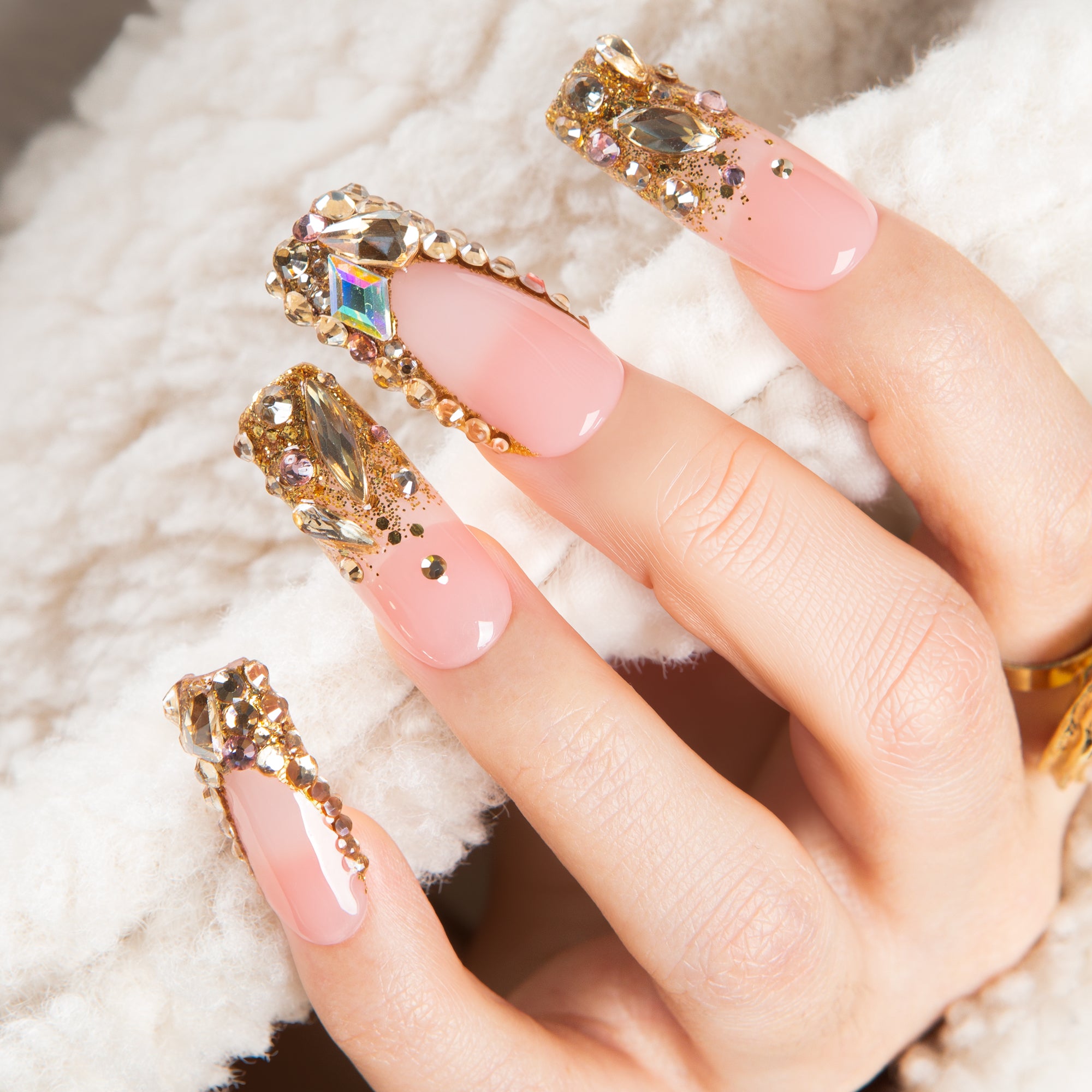 Golden Aura Handmade Nails H682