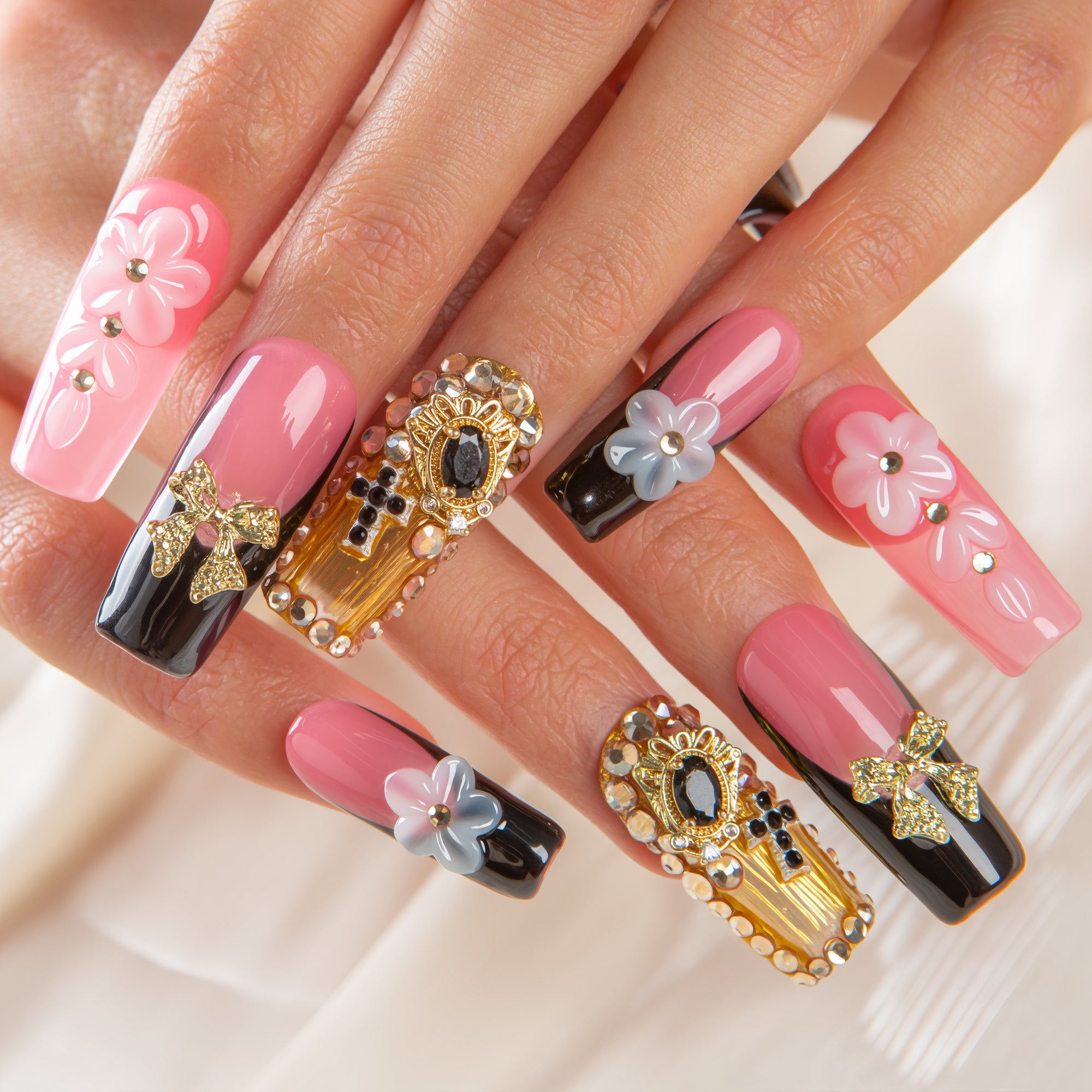 Noir Diva Handmade Nails H685