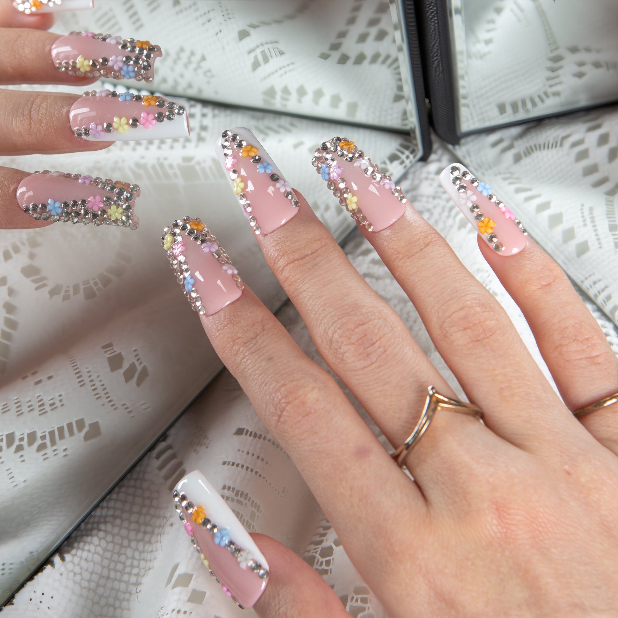 Floral Bloom Handmade Nails H705