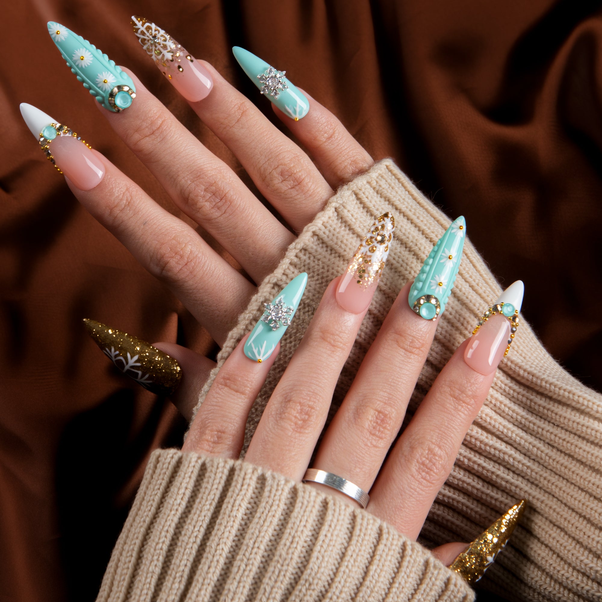 Gilded Snowfall Handmade Nails H739