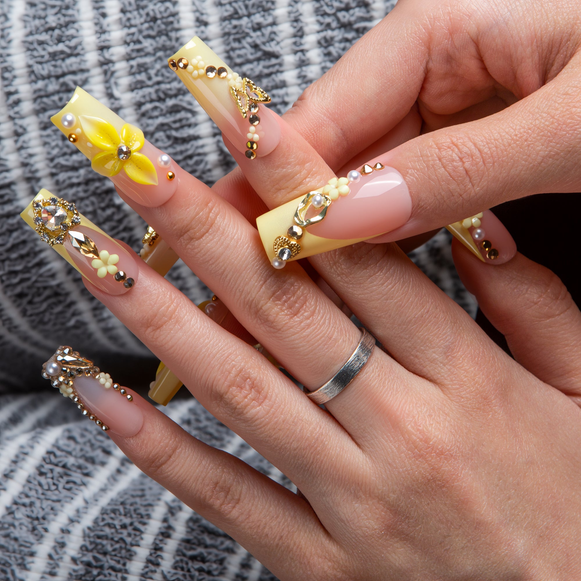 Lemon Bloom Handmade Nails H771