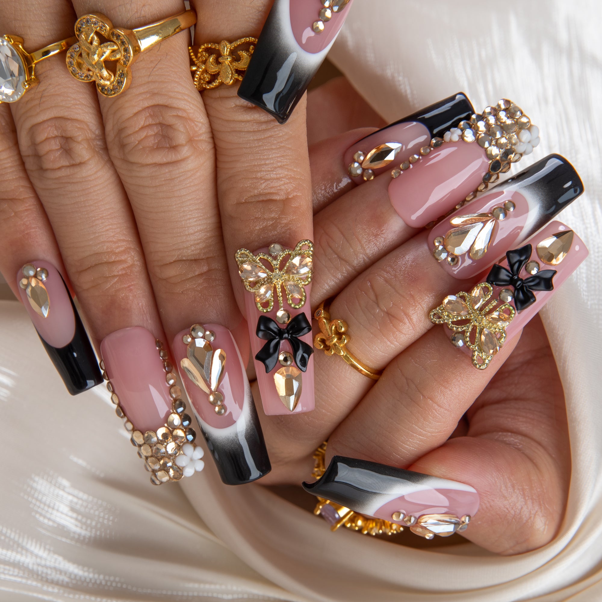 Queen of Midnight Handmade Nails H899