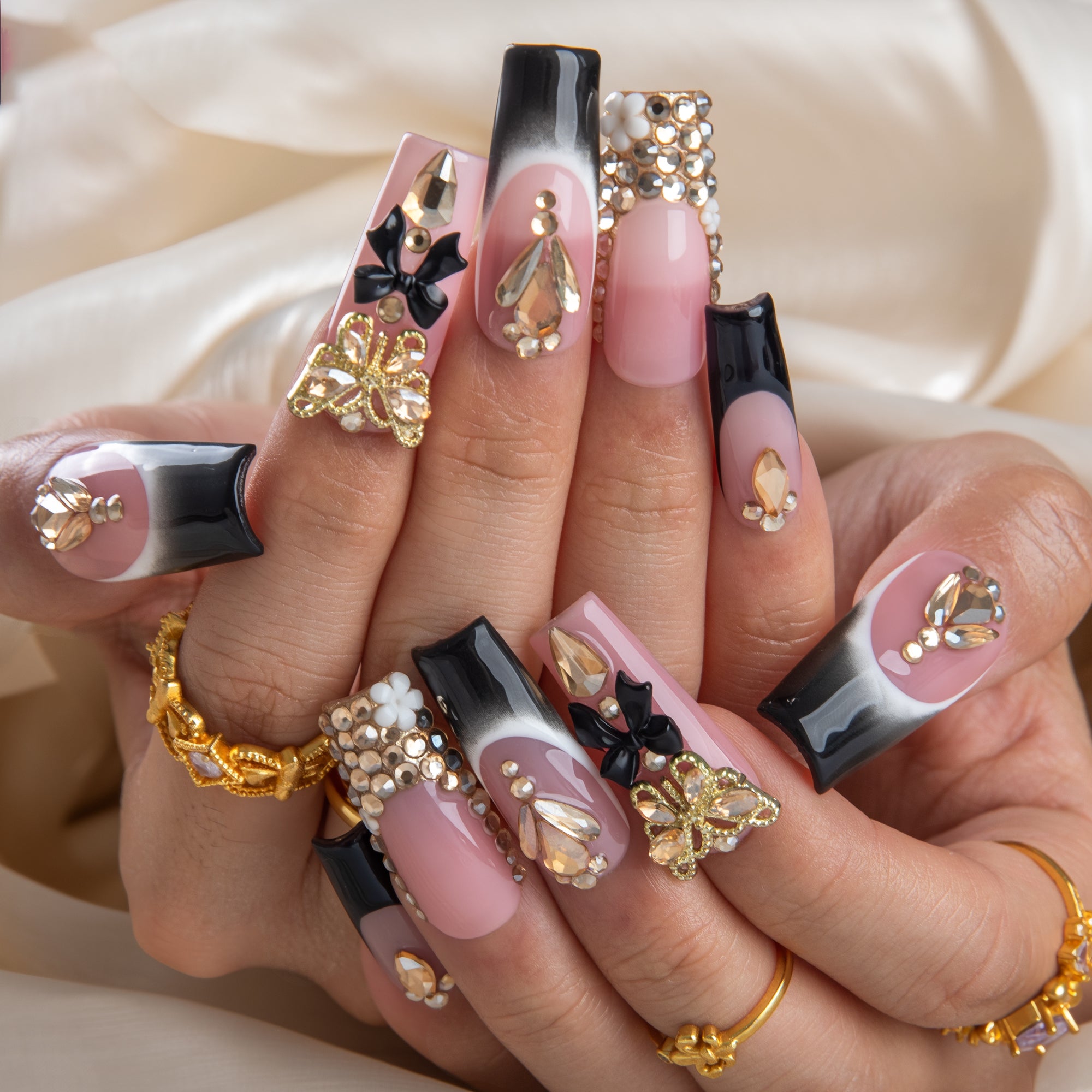 Queen of Midnight Handmade Nails H899