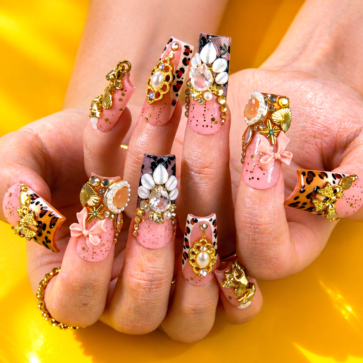 Golden Romance Handmade Nails H974