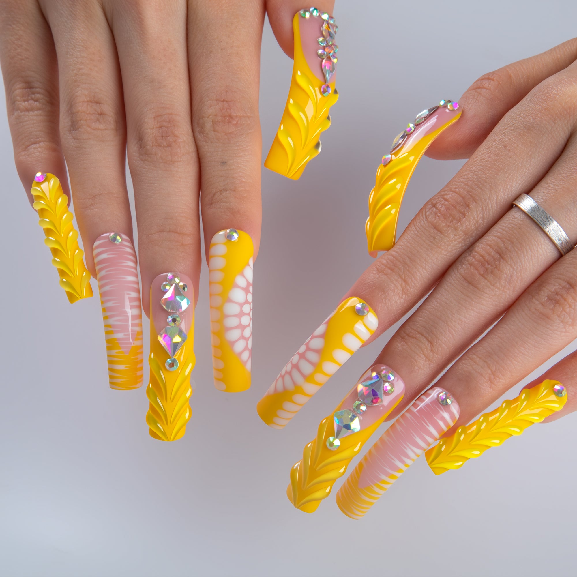 Golden Vine Handmade Nails H978