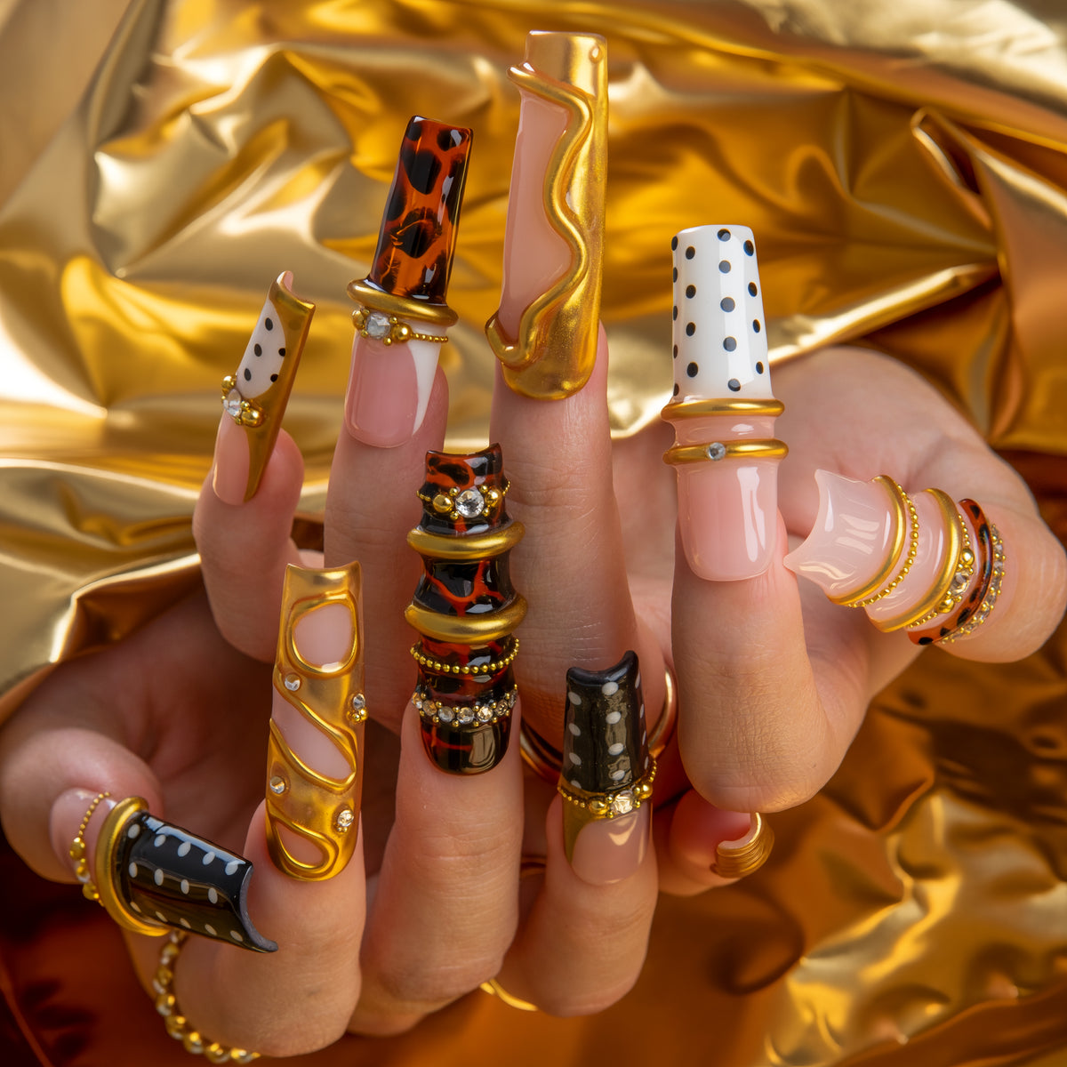 Golden Affair Handmade Nails H986