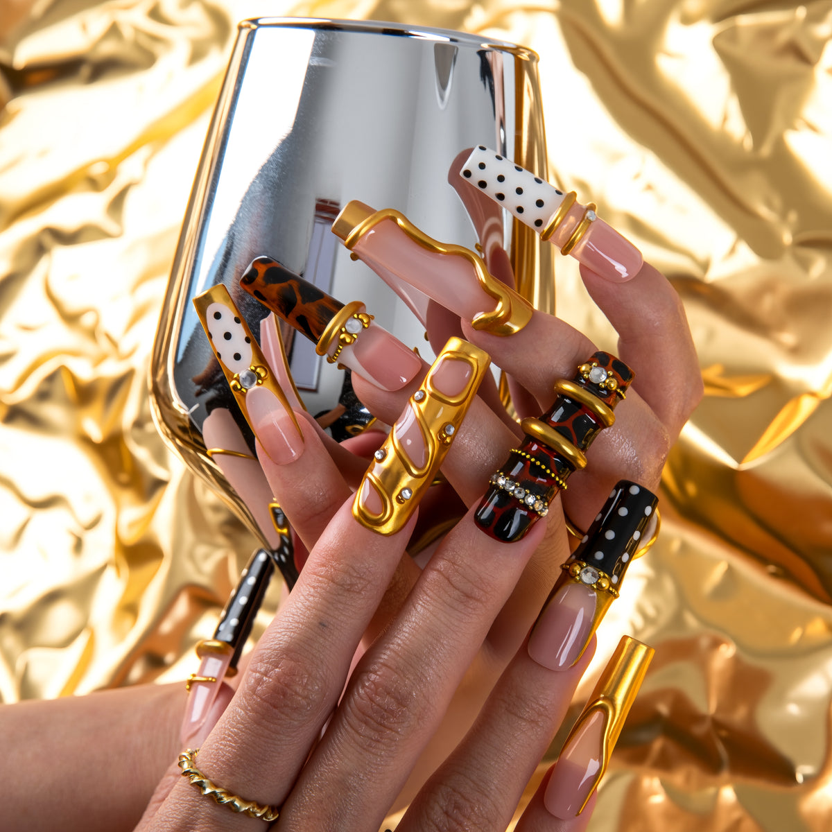 Golden Affair Handmade Nails H986